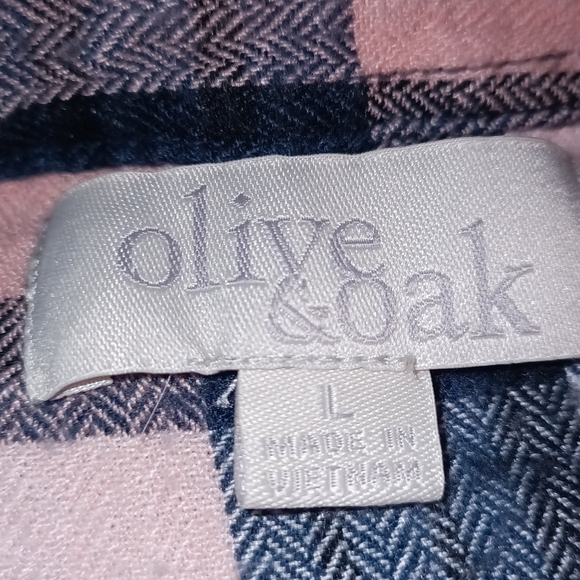 🆓 With $25 Dollar Purchase! Olive & Oak (women's) button up top - Picture 6 of 6